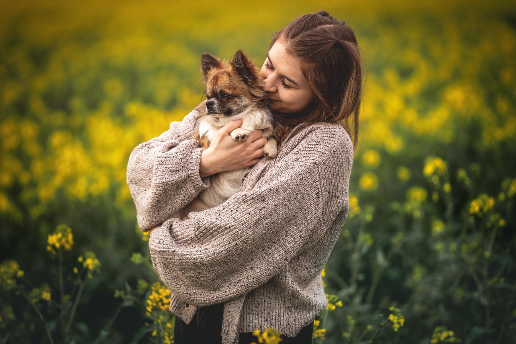 Dog_With_Women_Between_Flowers