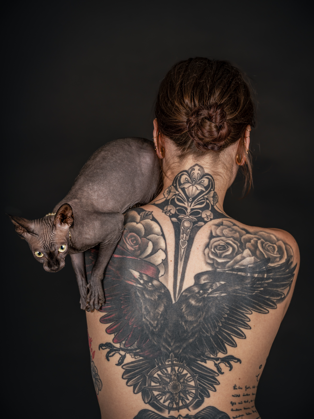 Naked_Cat_With_Women